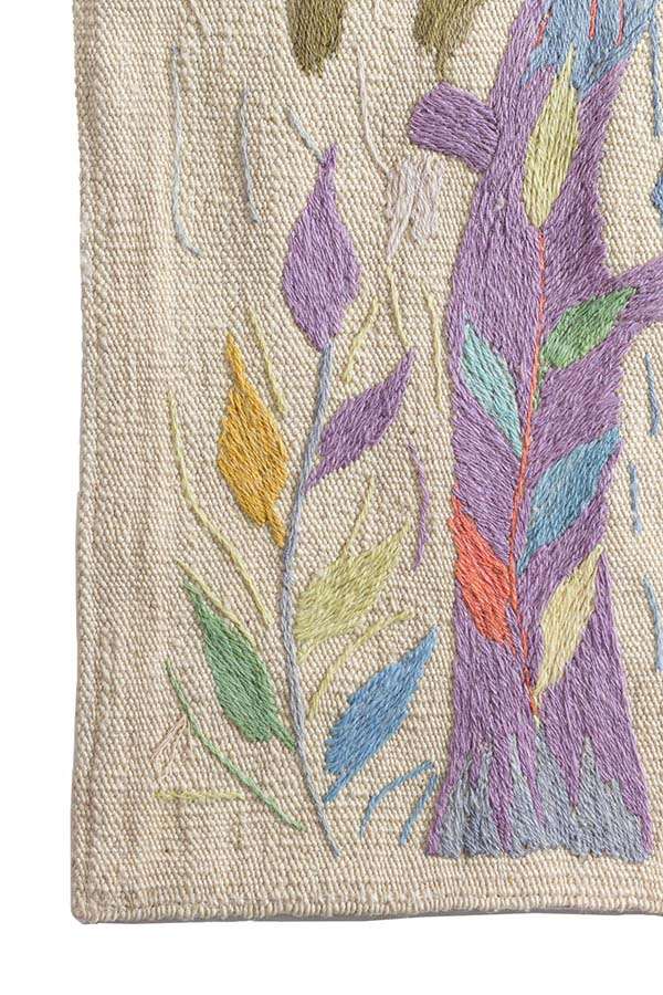 動物が刺繍されたキリム