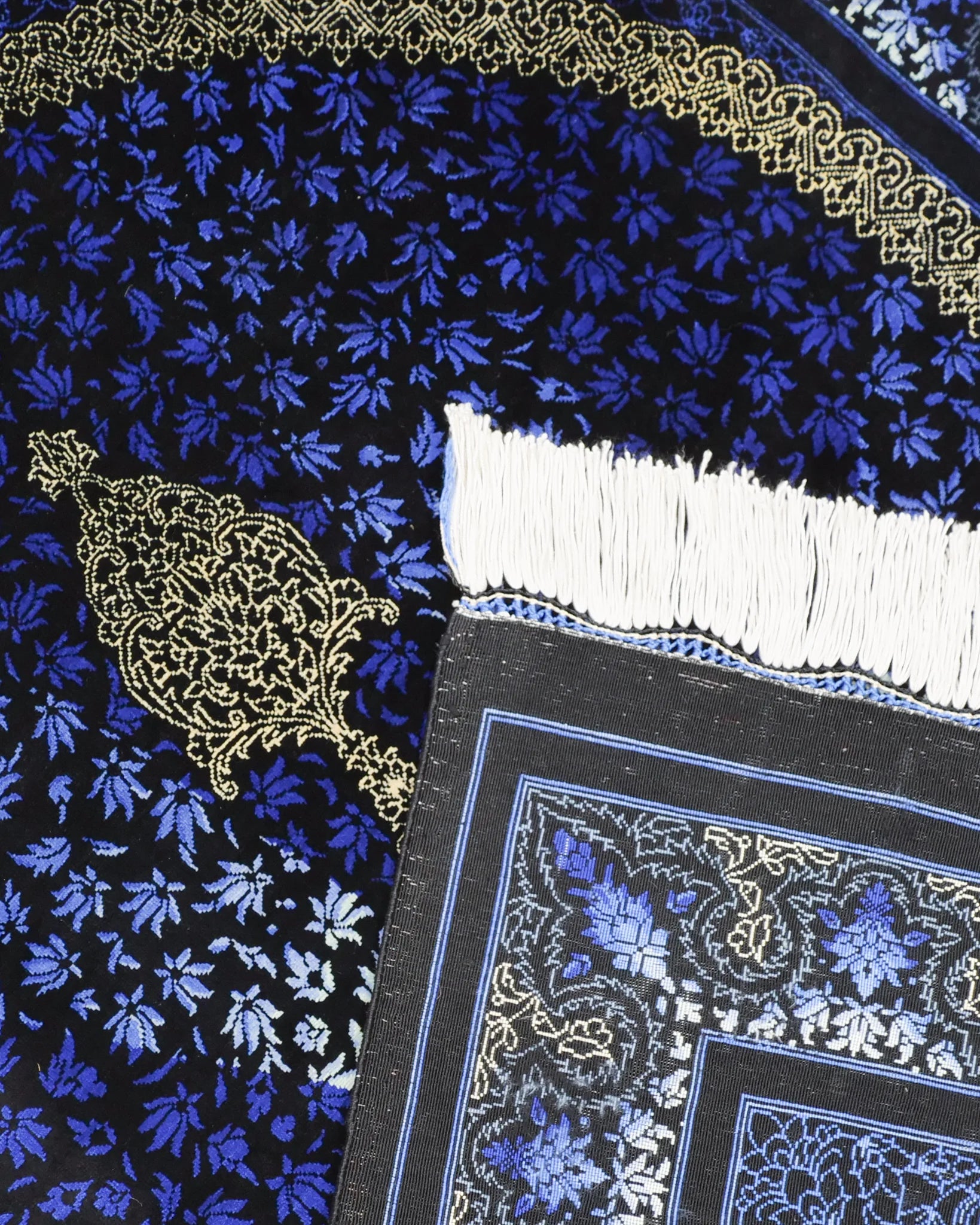 ペルシャ絨毯 クム産 カンバルザデ工房製 シルク手織りラグ(約80×120cm)青と黒のグラデーション、メダリオンとガンディール文様入り
