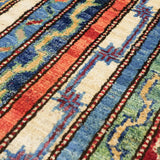 ボルドーとブルーが映えるガズニウールのラグ