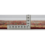 アートのような幾何学柄が特徴のアフガン手織り絨毯の厚み