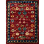 ガズニウールの手織り絨毯 赤地に花のモチーフ