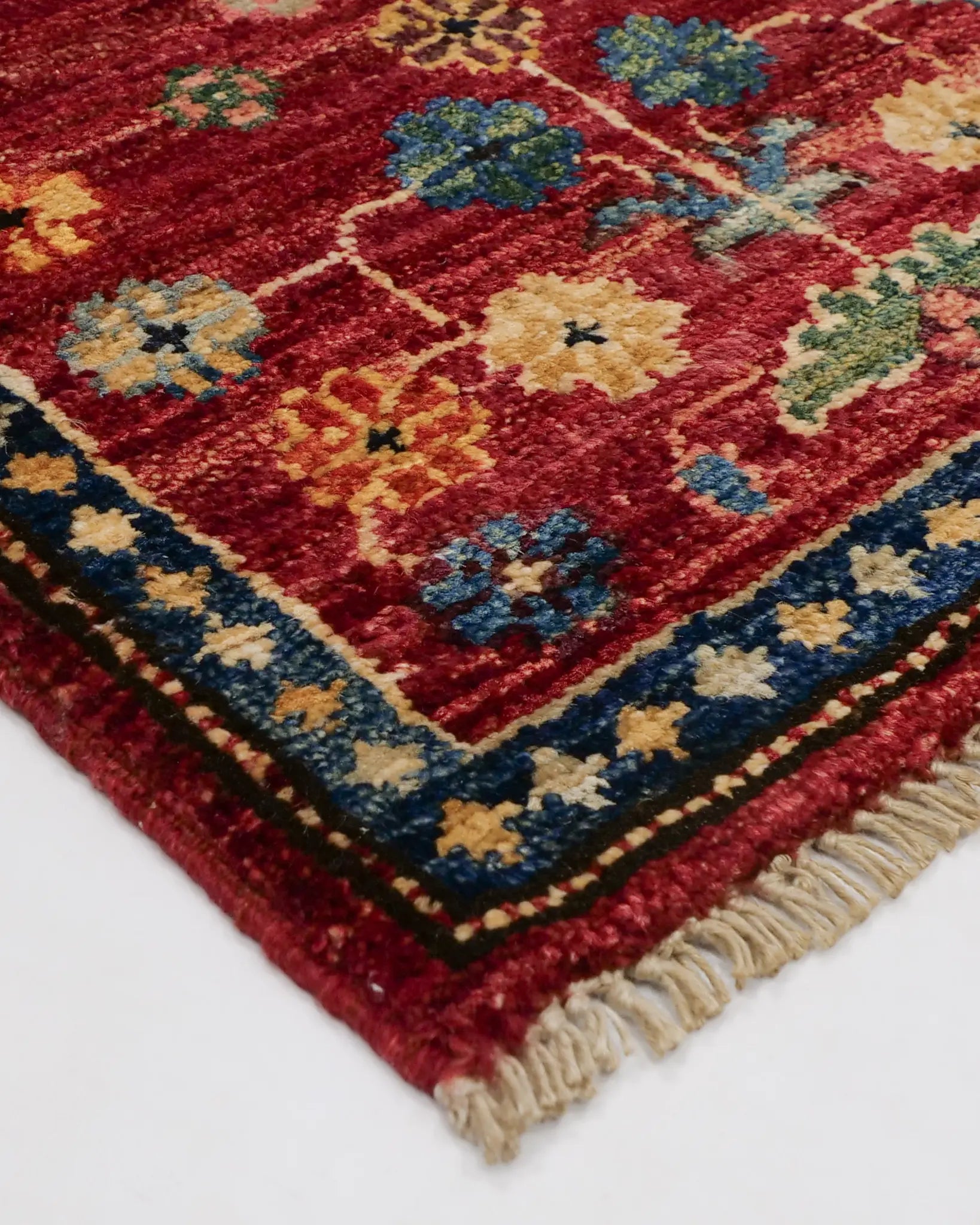 Floral Afghan Ghazni wool rug for modern interiors