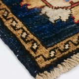 深みのある青を基調としたガズニウール手織りカーペット