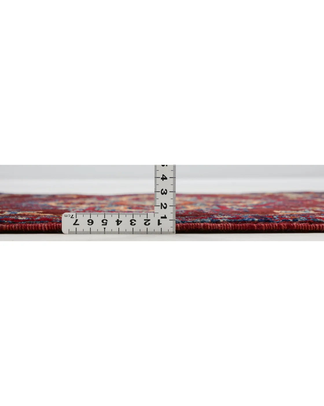 クラシックとモダンが調和したアフガニスタンラグの厚み