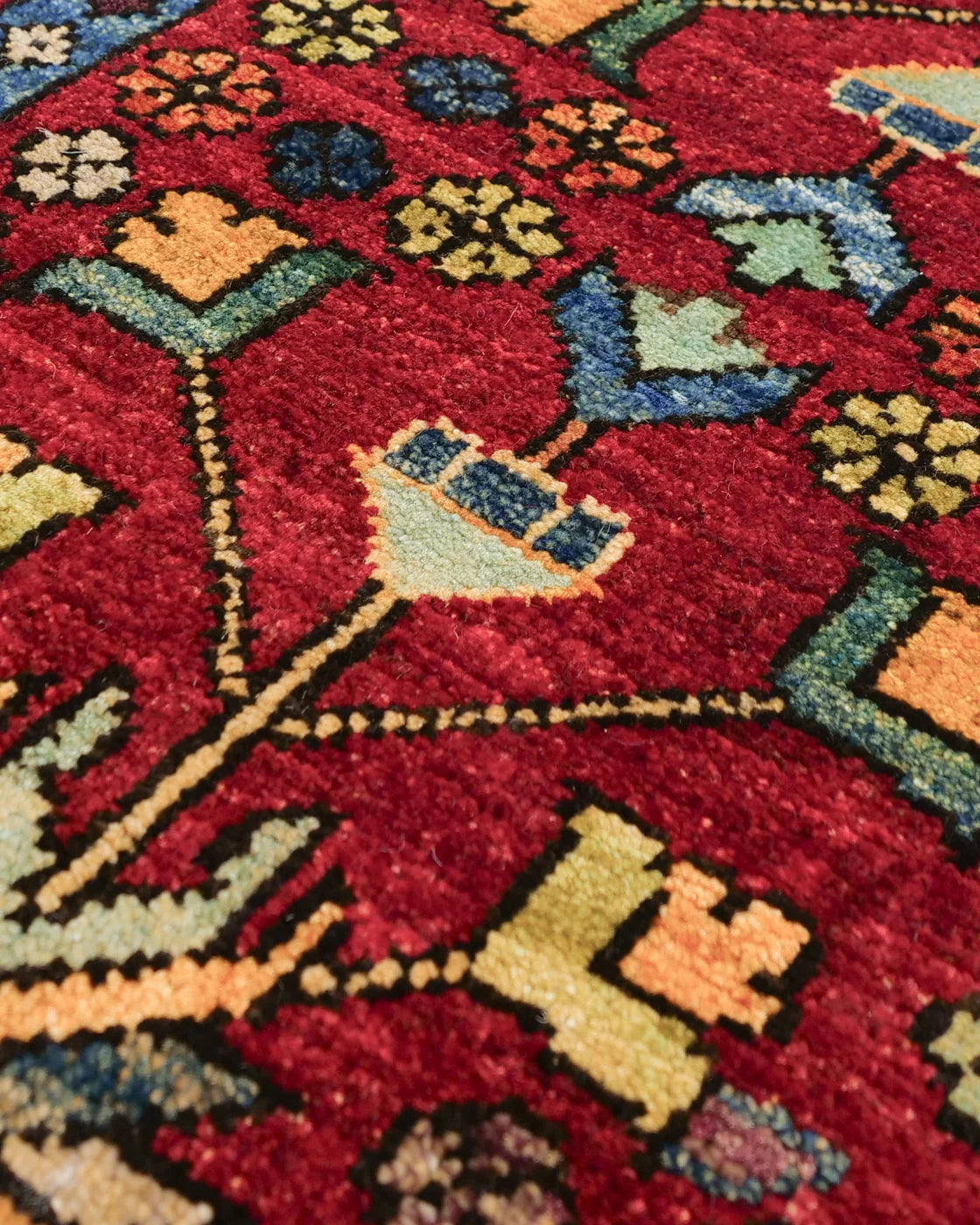 ガズニウールの艶が美しいアフガン産手織りラグ