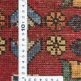 赤地に花瓶モチーフが織り込まれたガズニウールカーペットの織り密度