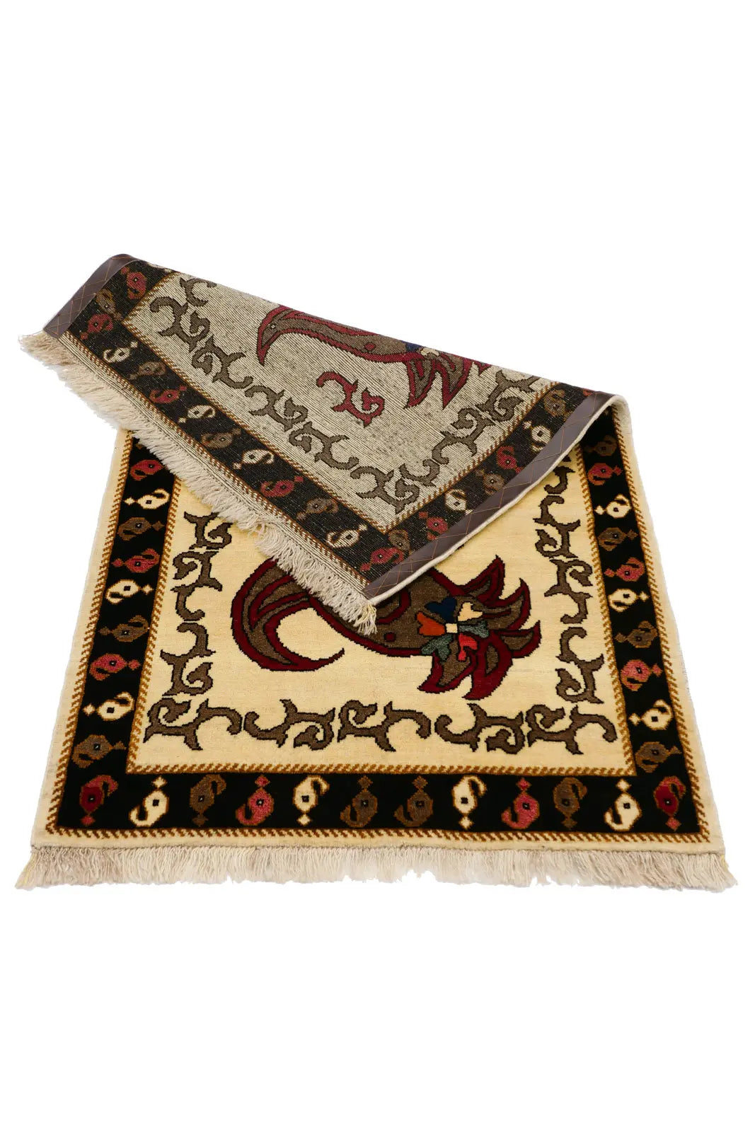 羊毛の自然な色合いが魅力のギャッベ。唐辛子のようなボテ文様が連なる伝統デザイン