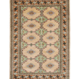 ベージュと淡いグリーンを基調とした幾何学模様が特徴のラホール産パキスタン絨毯