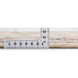 ベージュと淡いグリーンを基調とした幾何学模様が特徴のラホール産パキスタン絨毯