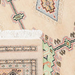 ベージュと淡いグリーンを基調とした幾何学模様が特徴のラホール産パキスタン絨毯