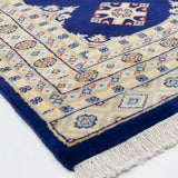 ネイビー地に二種類のひし形模様が規則的に並んだラホール産手織りパキスタン絨毯