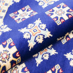 ネイビー地に二種類のひし形模様が規則的に並んだラホール産手織りパキスタン絨毯