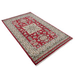 赤地に大きなメダリオンが織り込まれたラホール産手織りパキスタン絨毯