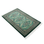 深みのあるグリーンが美しいパキスタン・ラホールの手織り絨毯