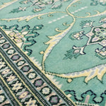 クラシックな文様が魅力の手織りパキスタン絨毯 小サイズラグ