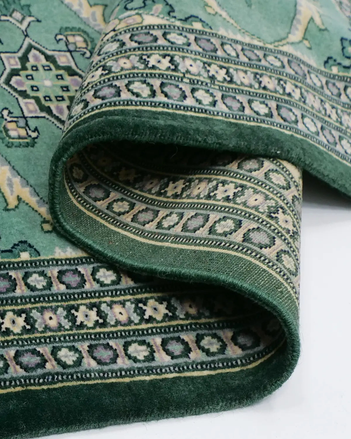 ウール素材のパキスタン製3メダリオンラグ 玄関マットサイズ