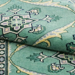 グリーンとゴールドのコントラストが美しいラホール産絨毯