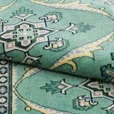 グリーンとゴールドのコントラストが美しいラホール産絨毯