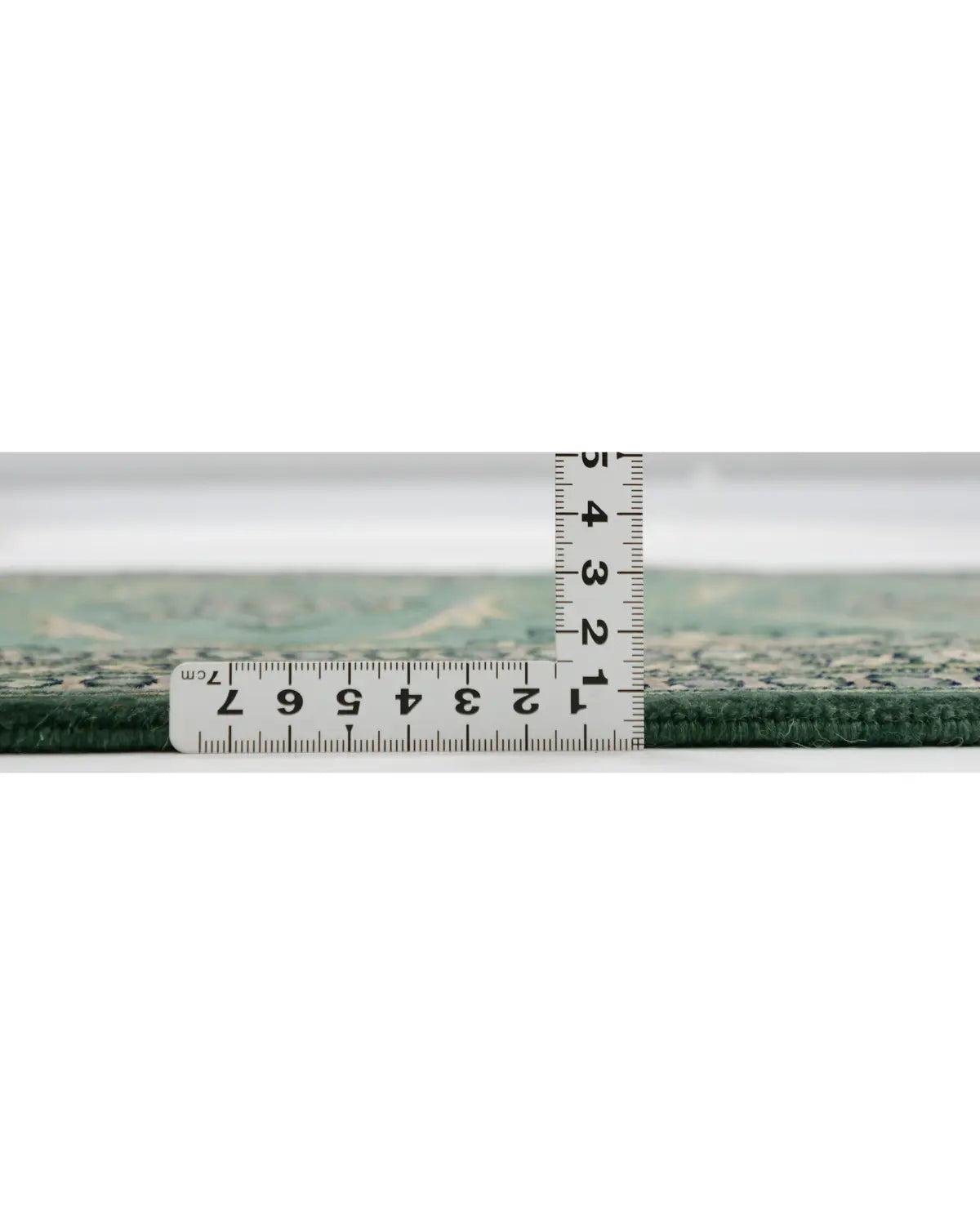 手織りの温かみを感じるパキスタン・ラホール産ウールラグの厚み