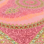 クム産手織り絨毯の精緻な織り模様