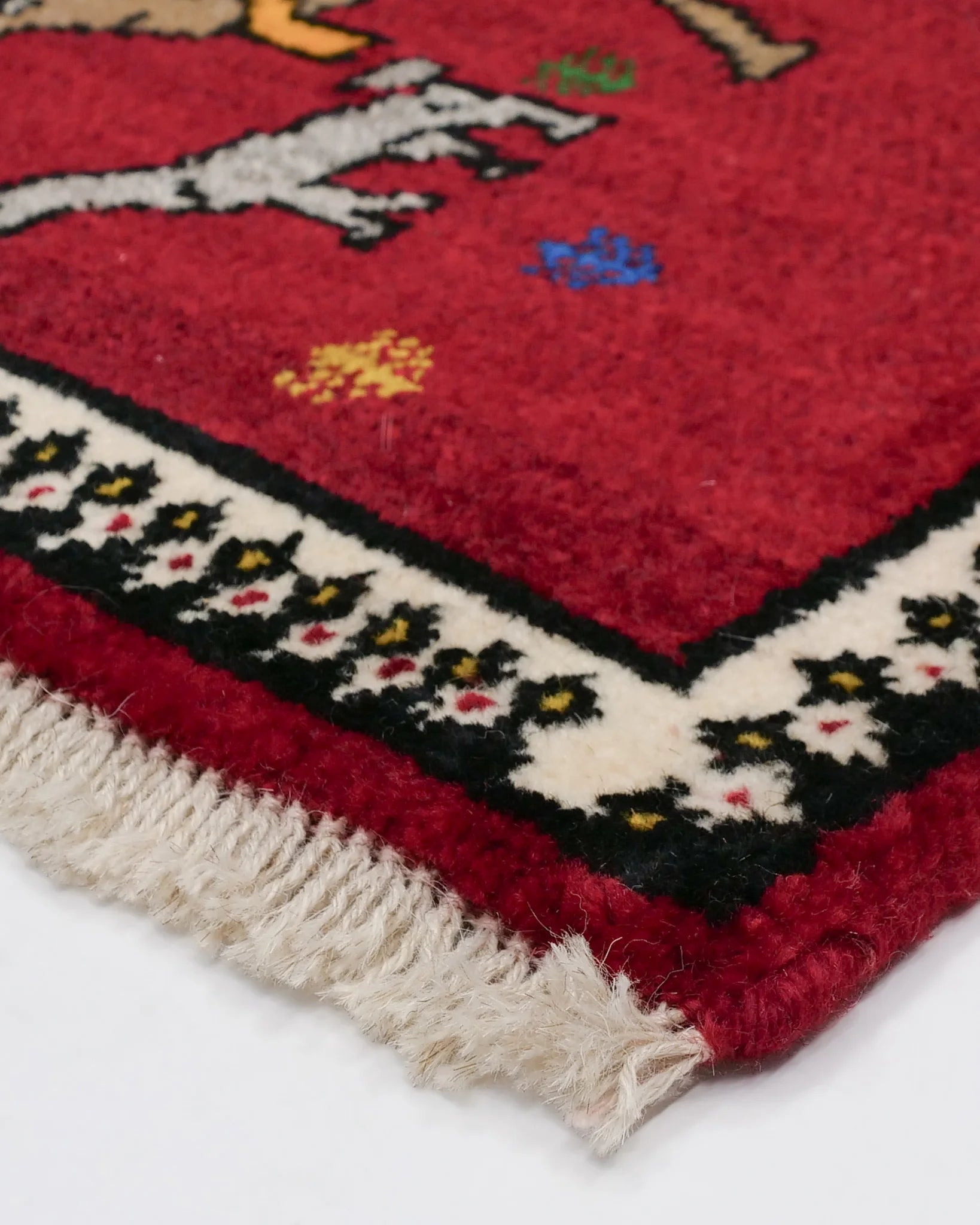 ペルシャ絨毯 シーラーズ産 カシュガイ族手織り ウール 77×88cm 赤 ラクダ キャラバン トライバル 玄関マット 壁掛け ラグ