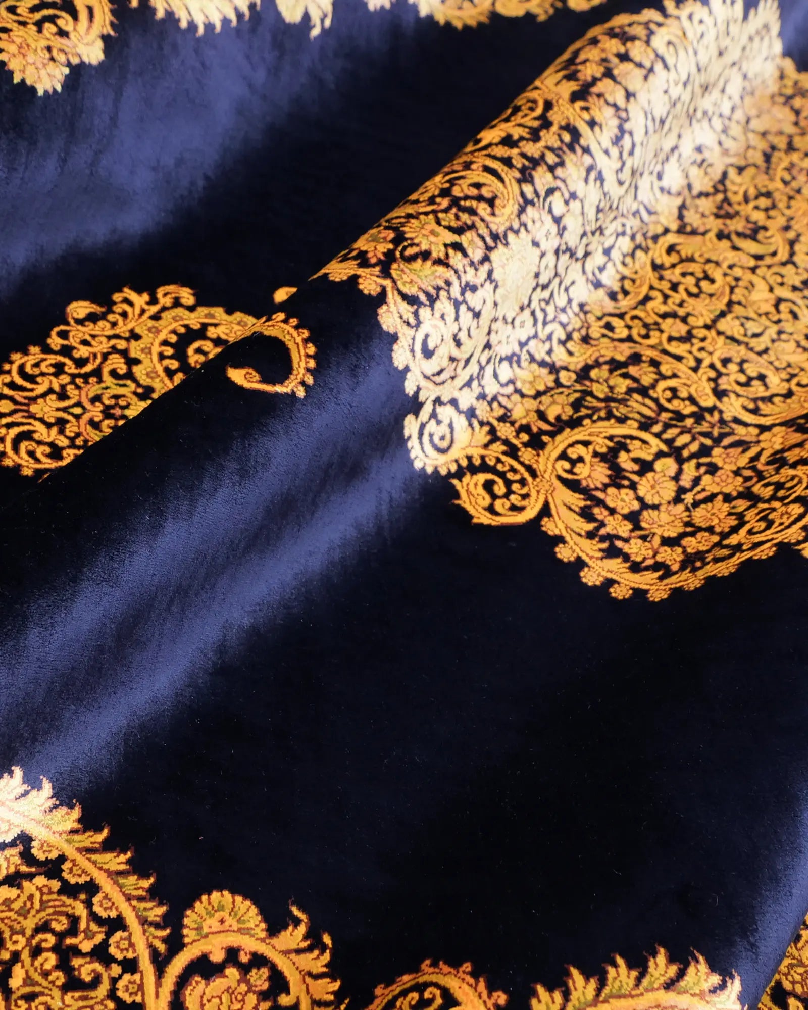 ペルシャ絨毯 サイディ工房 150x212cm クム産 シルク 黒&金 手織り ラグ