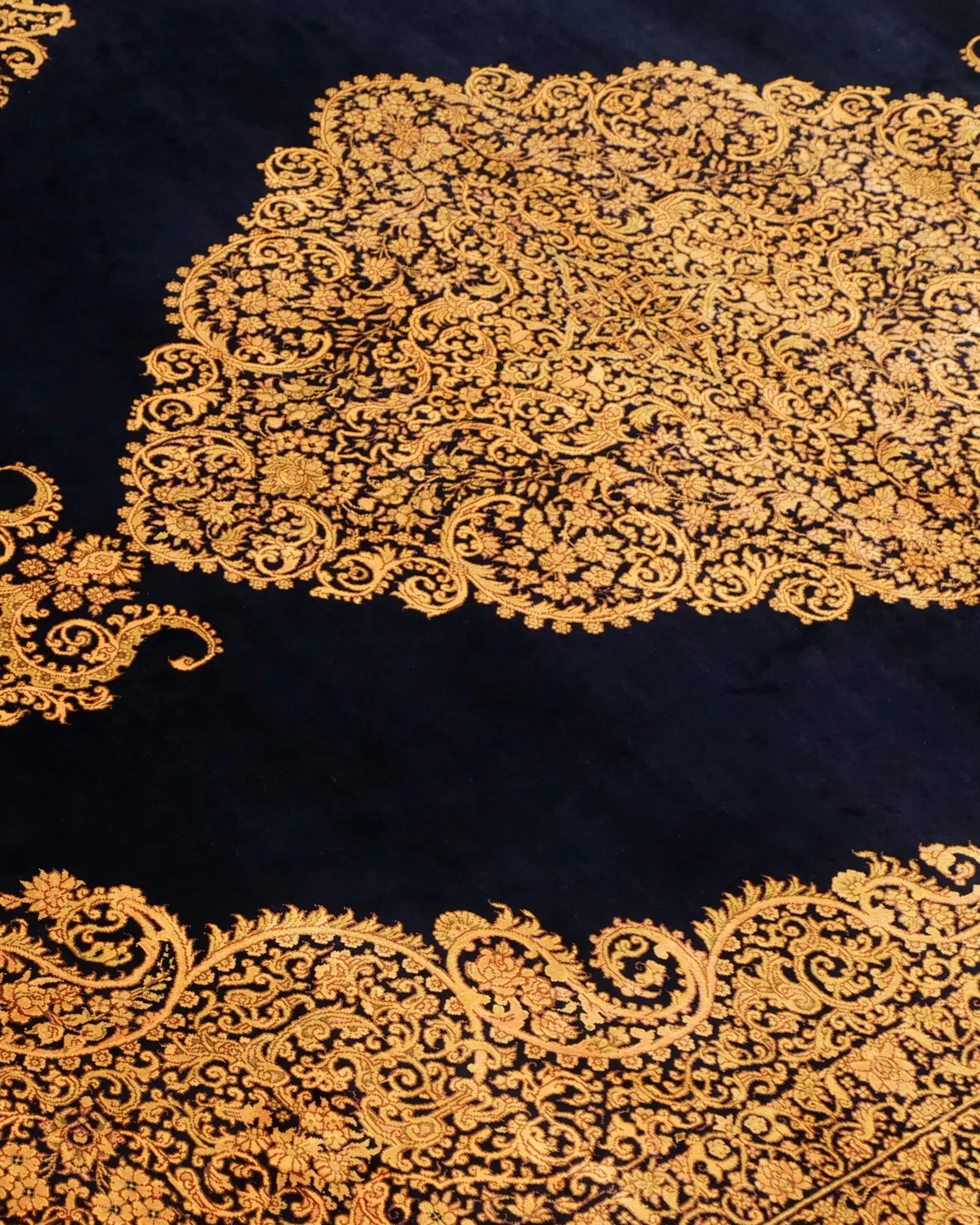 ペルシャ絨毯 サイディ工房 150x212cm クム産 シルク 黒&金 手織り ラグ