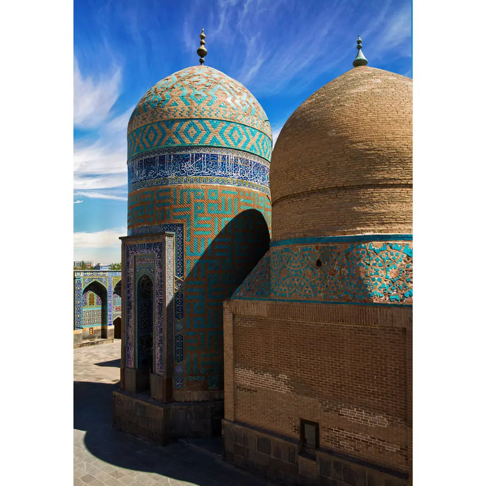 イランのアルダビール、シャイフ・サフィー・アッディーン廟。アルダビールはペルシャ絨毯の産地です。