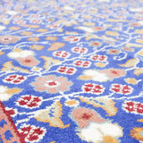 トルコ・カイセリ産の手織りウール絨毯。ブルーを基調に花模様が施された上品なデザイン(約148×220cm)