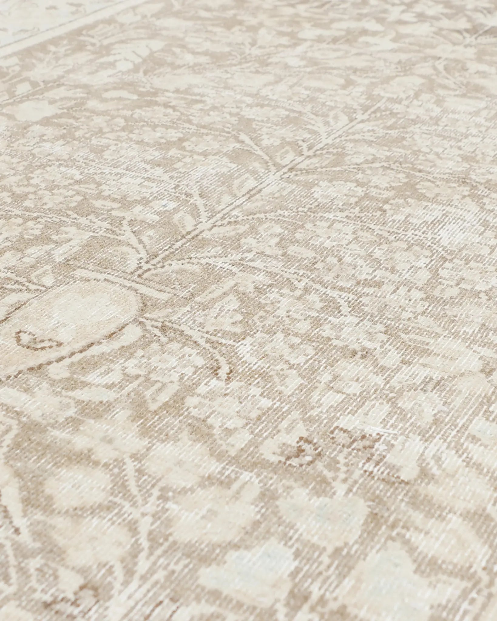 トルコ絨毯 ゼロパイル 約84cm x 134cm 淡いベージュ 手織り ラグ