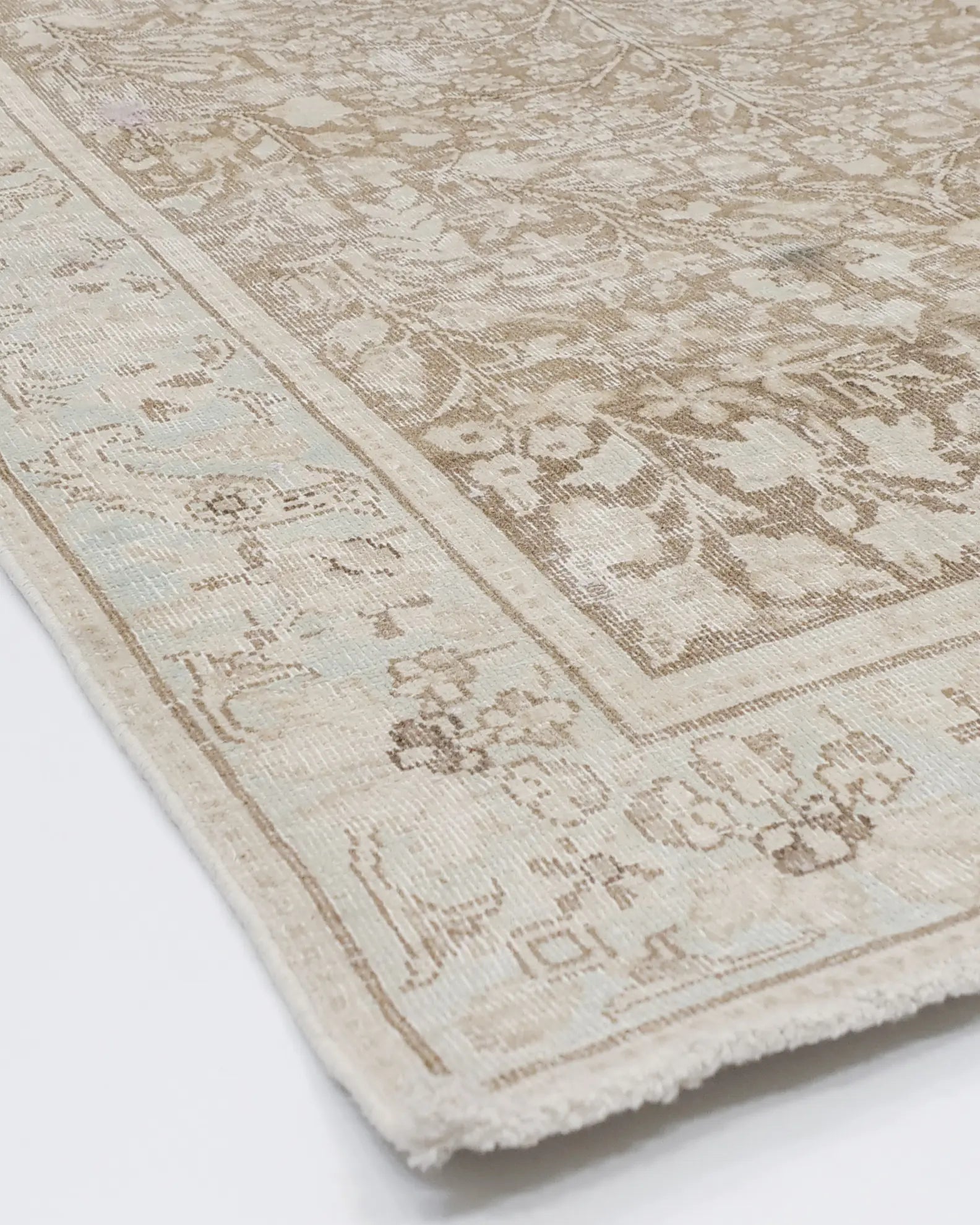 トルコ絨毯 ゼロパイル 約84cm x 134cm 淡いベージュ 手織り ラグ