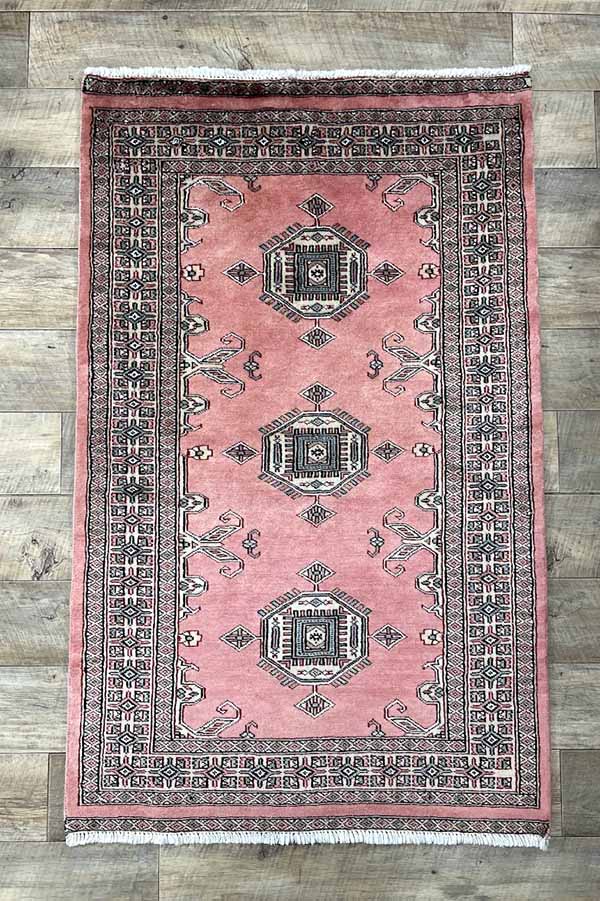 パキスタン絨毯　約92cm x 149cm