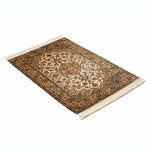 カシミール産シルク絨毯のサイドビュー