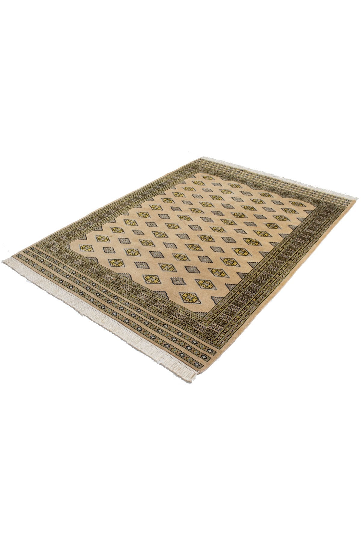 141cm x 202cmのサイズのラホール産ウール絨毯