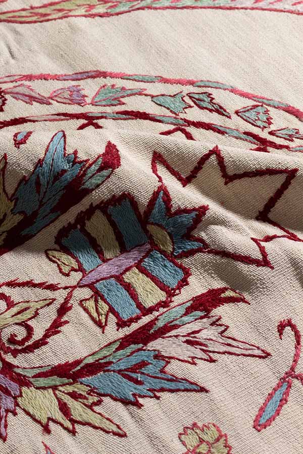 花と葉の刺繍キリム