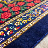 ペルシャ絨毯 クム産 アハマディ工房 約50cm x 70cm シルク 薔薇