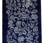 シーラーズ産のペルシャギャッベ、深いネイビーベースカラーで草花のデザイン