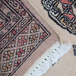 ベージュのパキスタン絨毯玄関マットサイズ