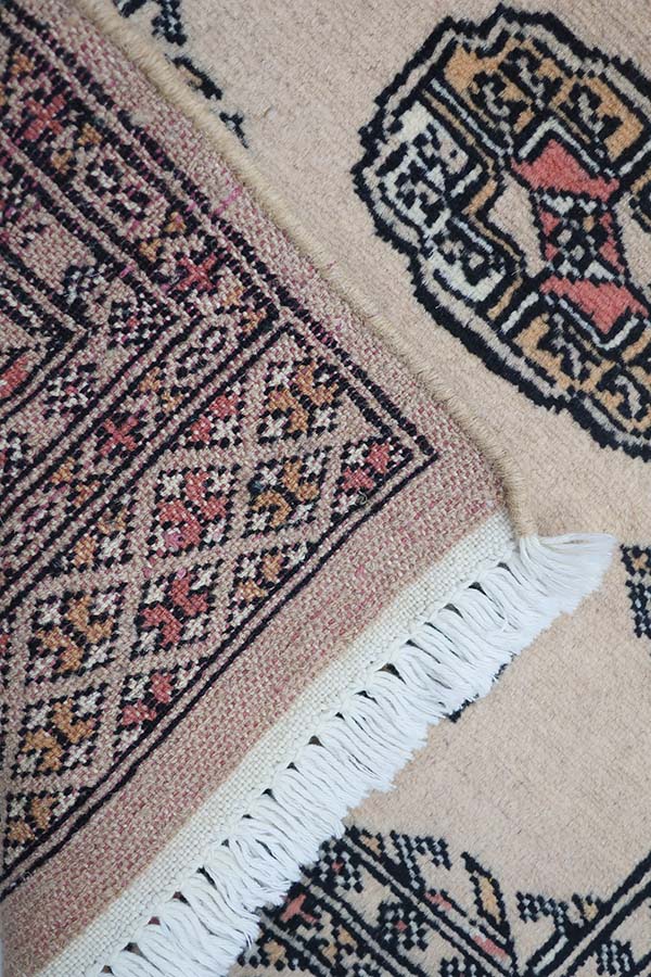 ベージュのパキスタン絨毯玄関マットサイズ
