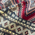 ペルシャ絨毯の要素を取り入れたパキスタン絨毯