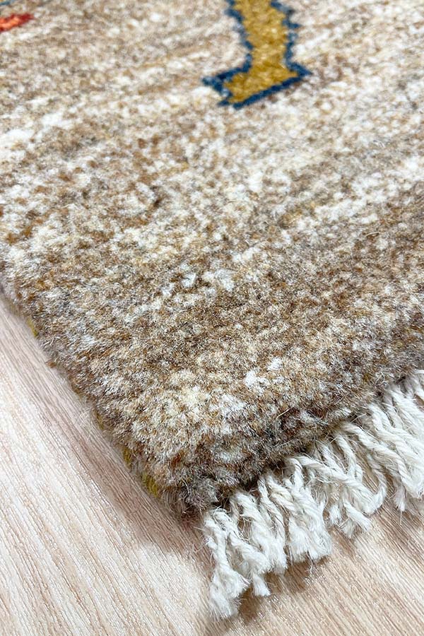 ペルシャギャッベライオンモチーフ - ナチュラル色合いの手織りラグ