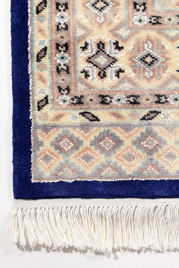 リビンングサイズのパキスタン絨毯の詳細