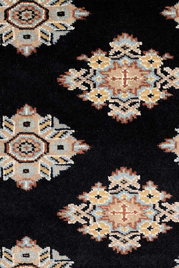 パキスタン絨毯  <br>シルクタッチ<br>約140cm x 206cm