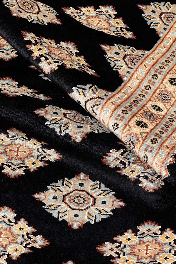 パキスタン絨毯  <br>シルクタッチ<br>約140cm x 206cm