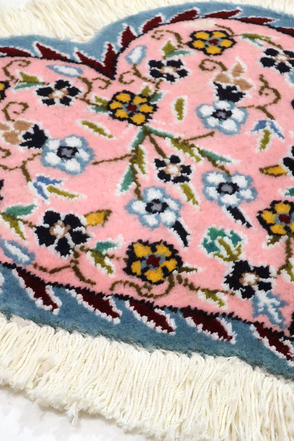 ナイン産ペルシャ絨毯・ウール&シルク・ハート形デザイン