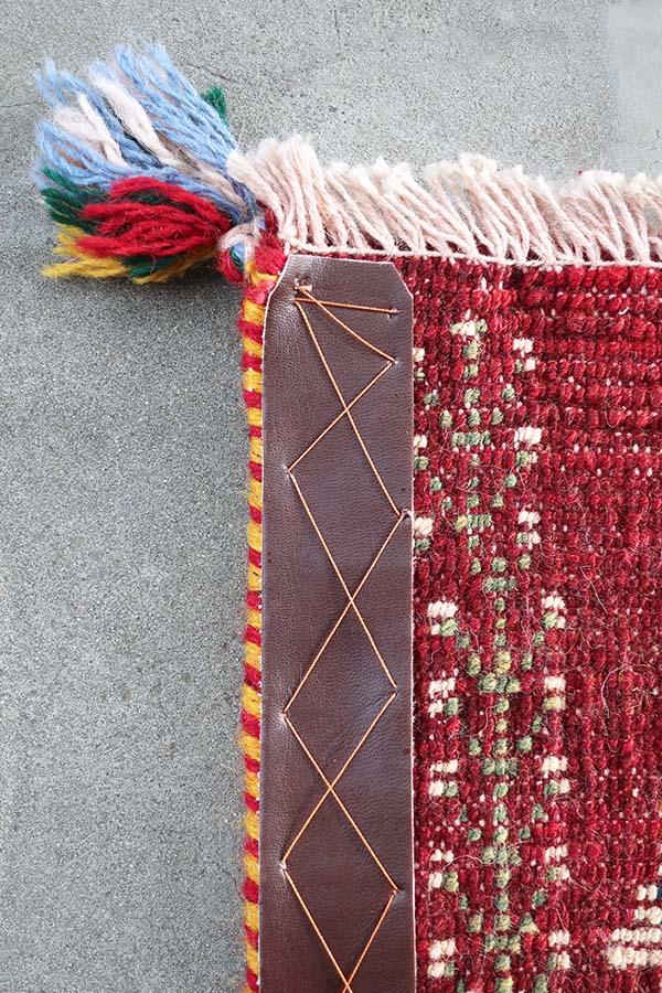 イラン産のペルシャギャッベ座布団、ウール製、サイズ約42cm x 38cm、モコモコの肌触り
