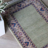 アフガニスタン絨毯　約65cm x 95cm