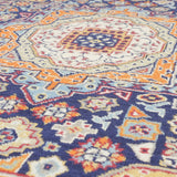 アフガニスタン産の手織り絨毯 130×193cm。伝統的なマムルークデザインで、中央に八角形メダリオンと幾何学模様を配し、濃紺を基調に赤やアイボリーの文様が映える一点物ウールラグ。