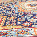 アフガニスタン産の手織り絨毯 130×193cm。伝統的なマムルークデザインで、中央に八角形メダリオンと幾何学模様を配し、濃紺を基調に赤やアイボリーの文様が映える一点物ウールラグ。