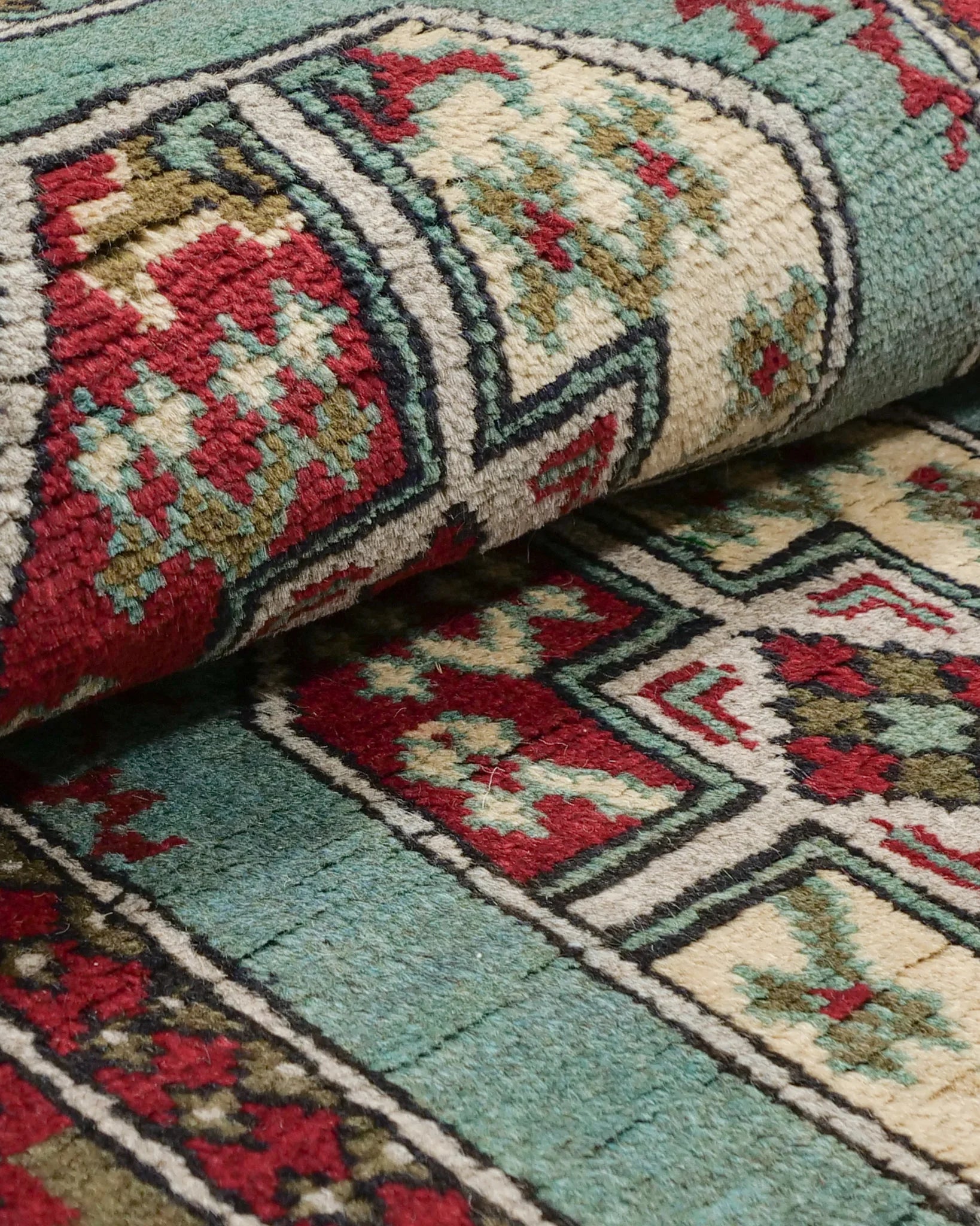 アフガニスタン手織り絨毯 ランナーサイズ 79×198cm 青緑の地に赤とアイボリーの八角形ギュル文様が織り込まれたウール製ラグ